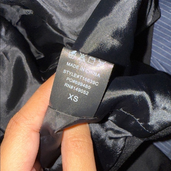 Black Cropped Blazer - Picture 3 of 3